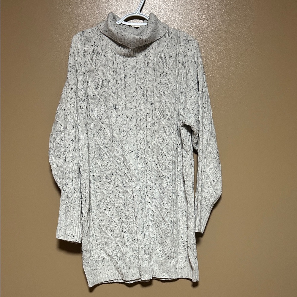 Le Lis Speckled Cable Knit Turtleneck Sweater - Gray/White